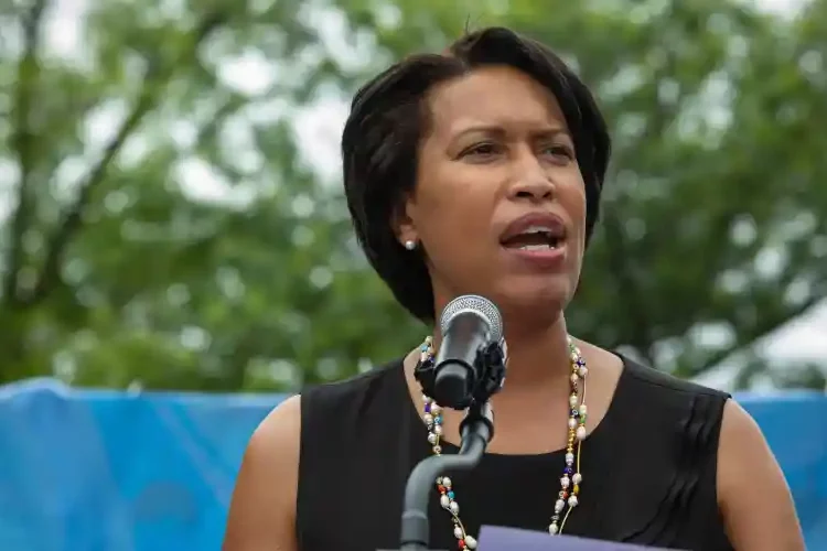 La maire de Washington D.C. signe un projet de loi sur le cannabis médical