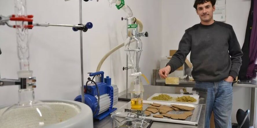 Il a créé un laboratoire pour fabriquer sa propre huile de chanvre