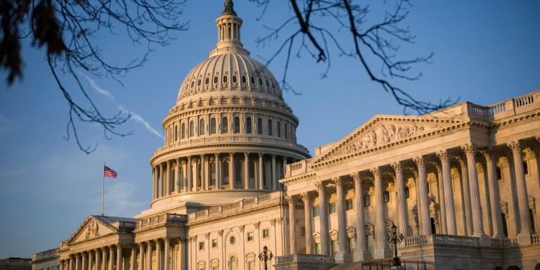 Le-Capitole-siege-du-Congres-americain-a-Washington - légalisation du cannabis