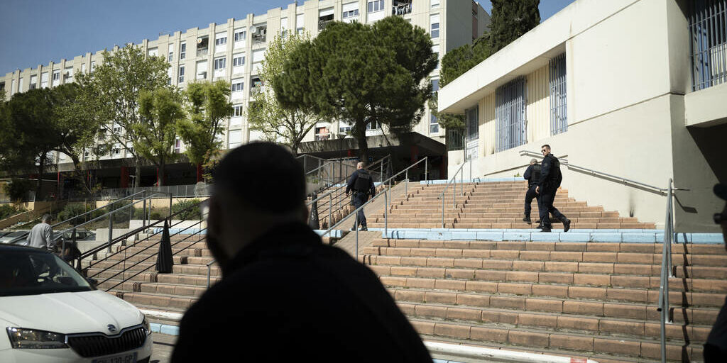 Reportage - opération place nette XXL - Marseille