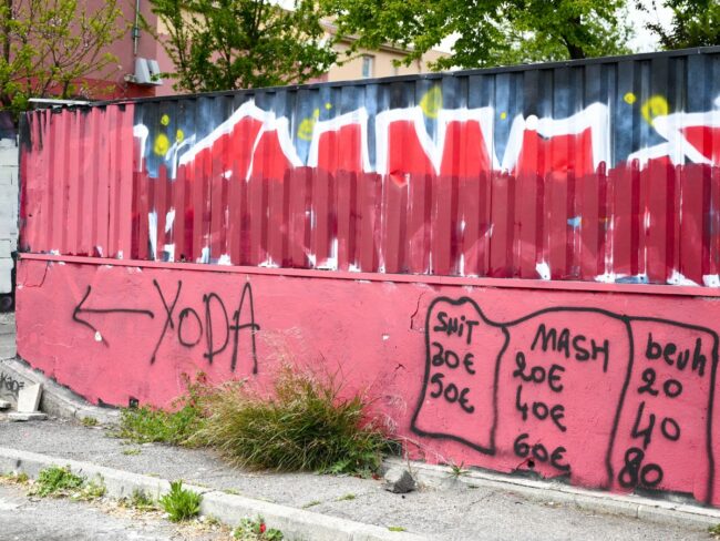 La prohibition du cannabis engendre violence et crime organisé. Le CIRC appelle à une légalisation pour plus de sécurité et de liberté.