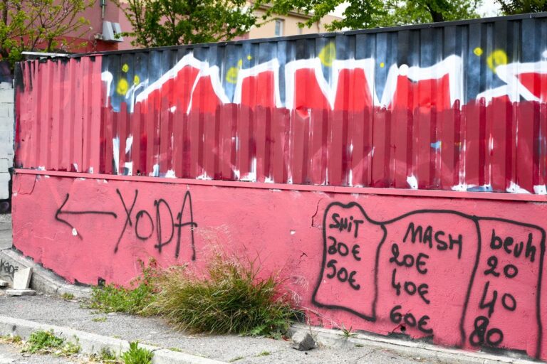 La prohibition du cannabis engendre violence et crime organisé. Le CIRC appelle à une légalisation pour plus de sécurité et de liberté.